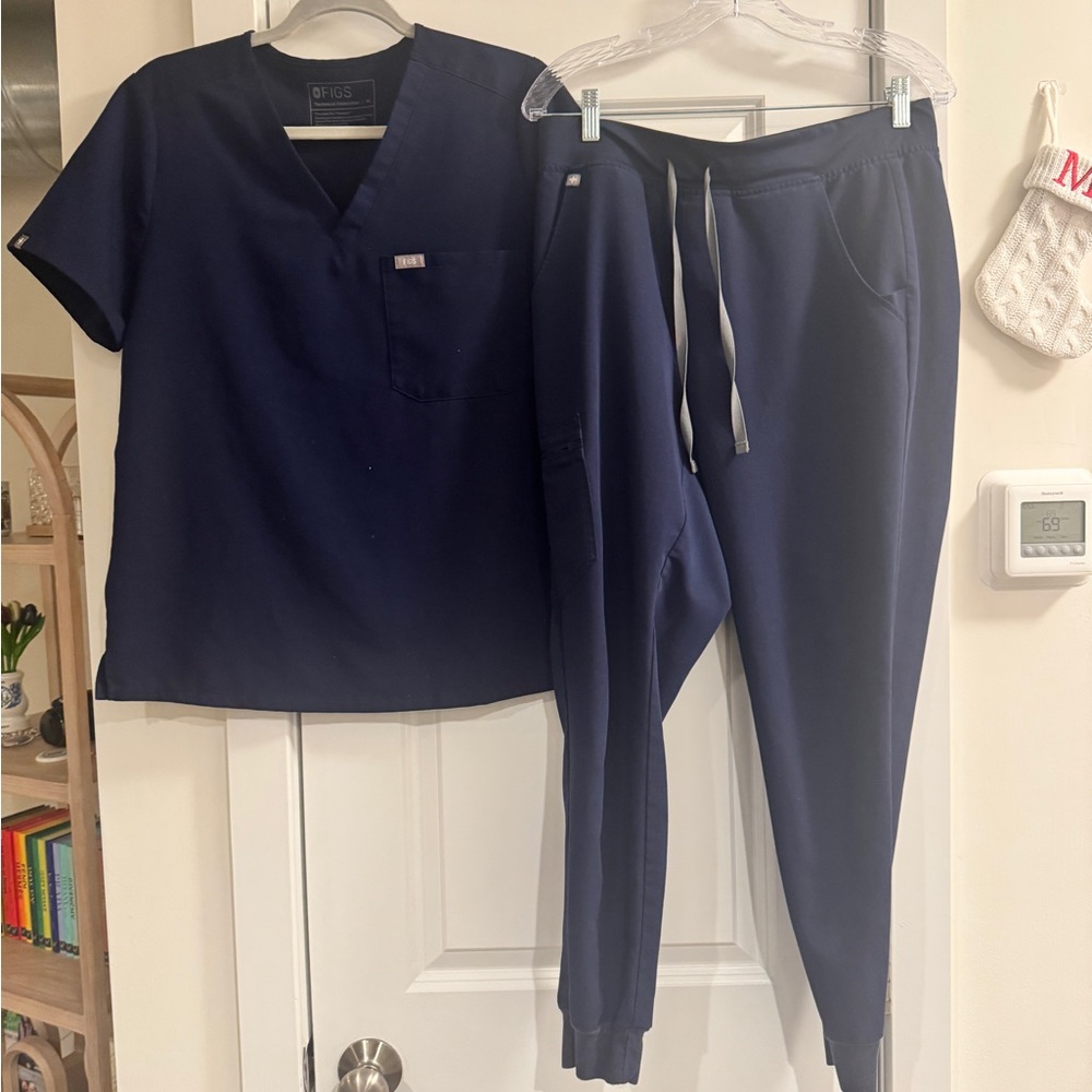 FIGS Navy Blue Scrub Top & Joggers Set – Size Medium